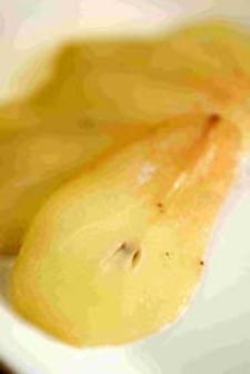Magret de pato sobre cama de pera de Rincón de Soto y salsa de módena y miel